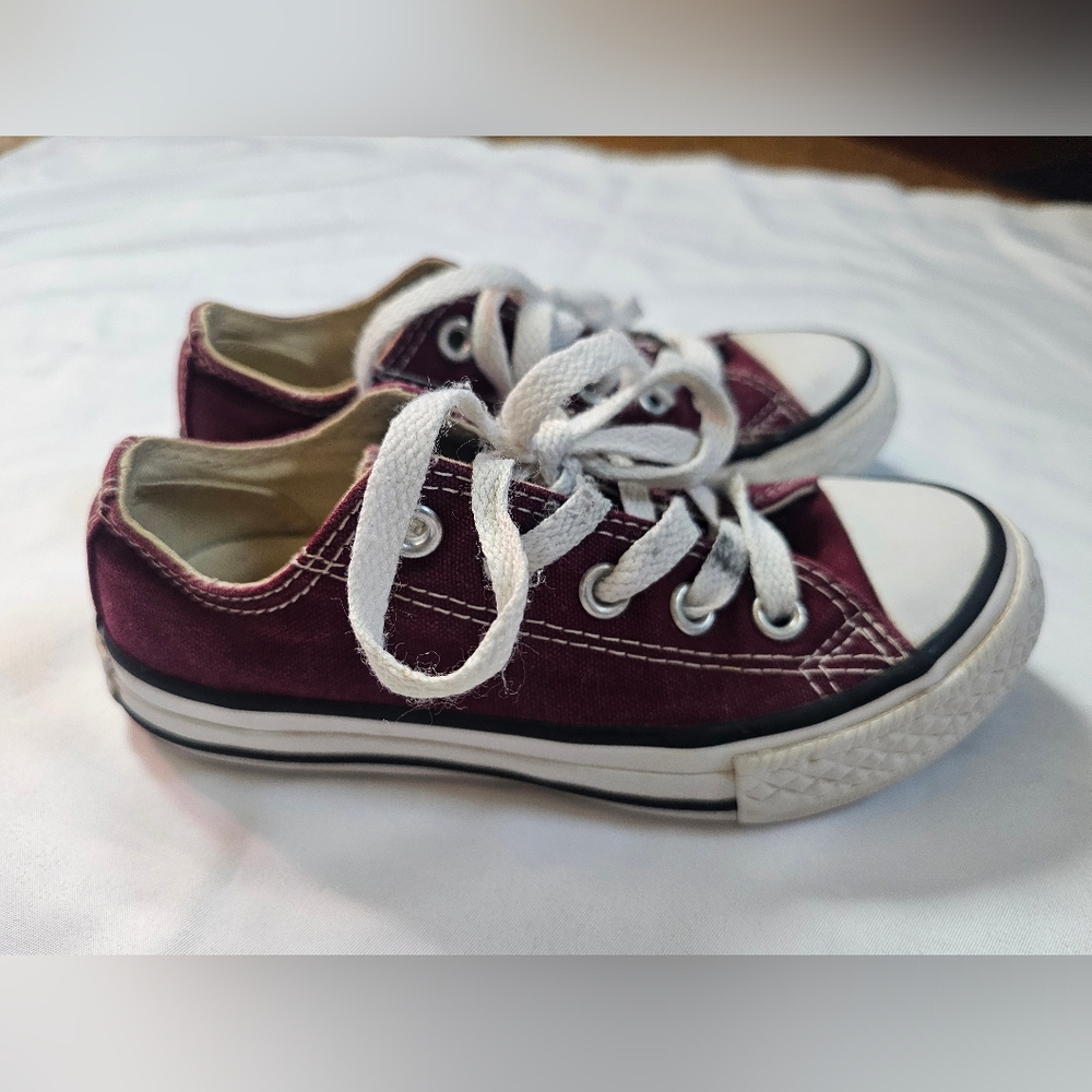 Converse Chuck Taylor All Star Low Top sneakers in Burgundy/Maroon - Toddler 11